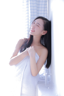 LISA仅剩一条腰链